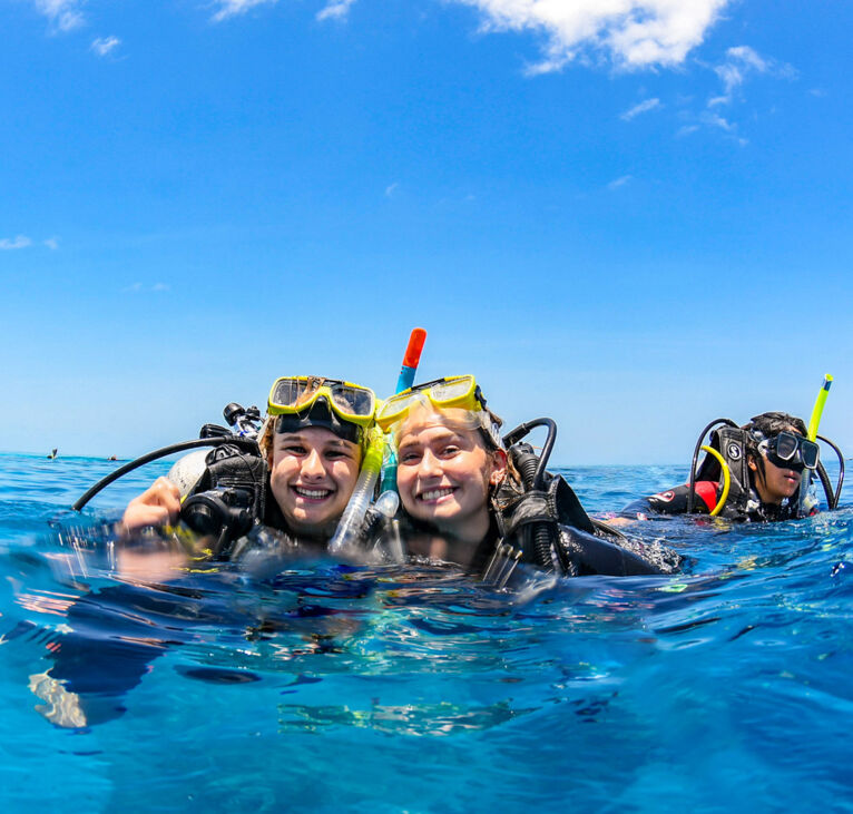 Learn to Scuba Dive on Great Barrier Reef with Divers Den